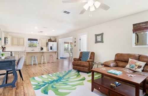 Palm Harbor House | Catch & Play on Estes Bay | Pet-friendly + Canal-front