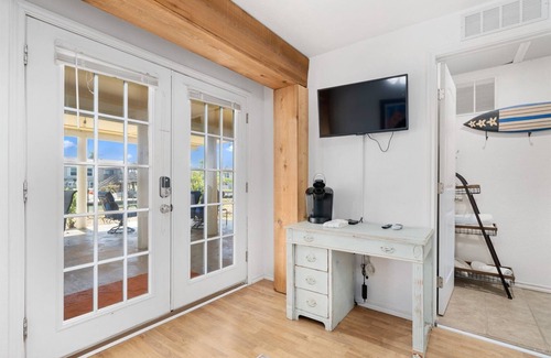 Palm Harbor Cottage | Catch & Play on Estes Bay