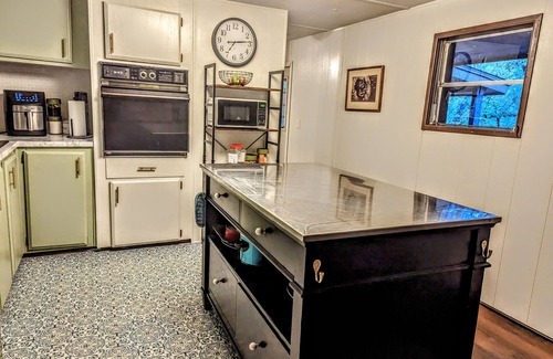 South Toledo Bend Cabin | Catchin' 247 - Lakefront hideaway, outdoor spa, bar, firepit!
