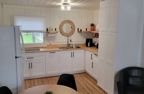 Oscoda Cottage | Catching Fireflies - Cozy Cottage on beautiful Lake Huron in Oscoda, MI