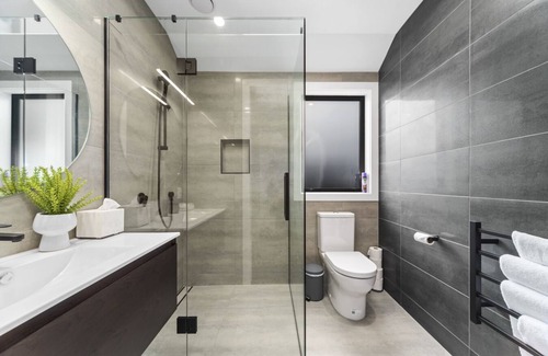 Wharewaka House | Catchn'relax Taupo - Stunning Modern 4 Bedroom, 3 Bathroom Home With Spa-pool