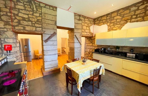 Gorebridge Apartment | Catcune Grand Suite