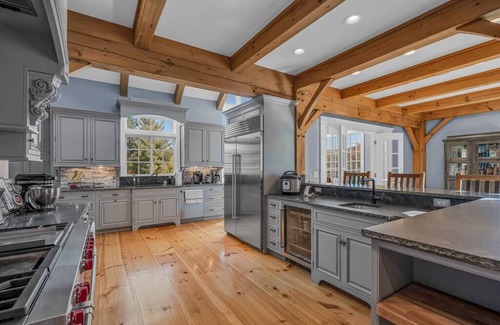 Stratton House | Catey Rose Retreat|Movie Theatre-Hot Tub-Fireplace