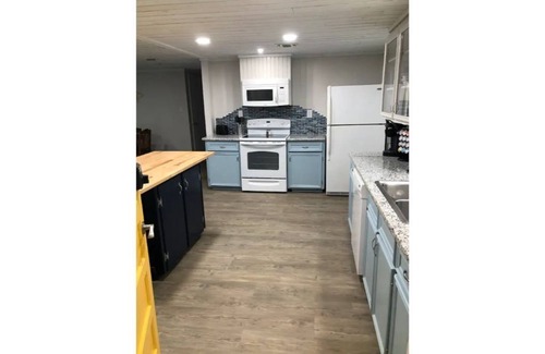 Laneville Cottage | Catfish Cove 2 bed/2 bath cottage on Lake Striker