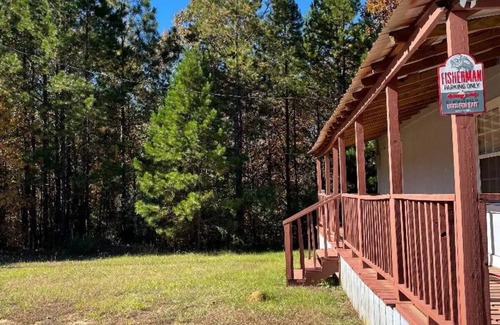 Tie Plant House | Catfish House-1 bedroom with spacious free parking