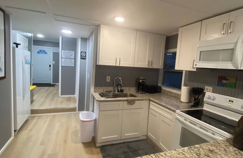 Venice Boat Rental | Catfish house boat for rent, sleeps 8,Ice machine. perfect place to fish 🐠