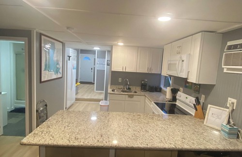 Venice Boat Rental | Catfish house boat for rent, sleeps 8,Ice machine. perfect place to fish 🐠