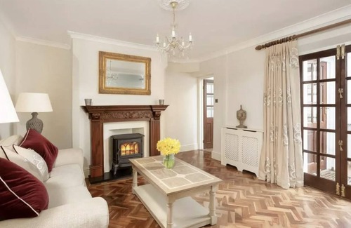 Salisbury House | Cathedral House, Salisbury