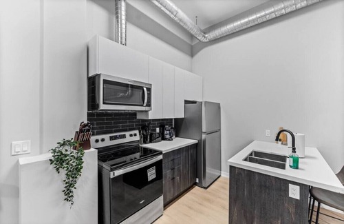 Peterborough Apartment | Cathedral Loft 2 Queen Beds DT Peterborough
