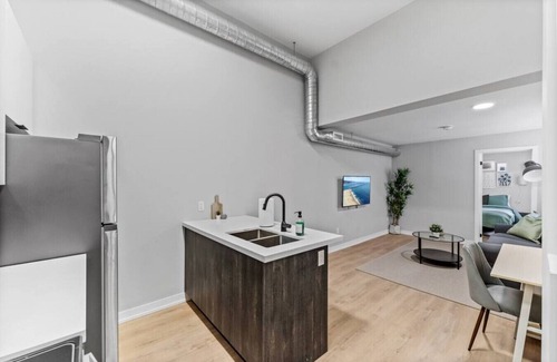 Peterborough Apartment | Cathedral Loft 2 Queen Beds DT Peterborough