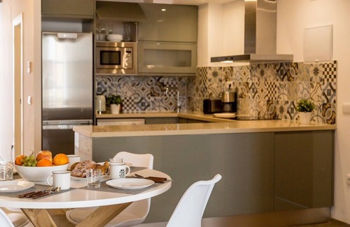 La Seu Apartment | CATHEDRAL LUXURY 2BR, 2BA, BALCONIES, AC, Wifi