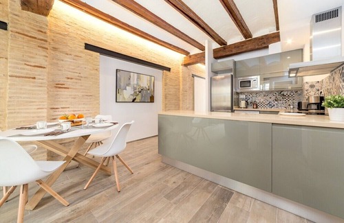 La Seu Apartment | CATHEDRAL LUXURY 2BR, 2BA, BALCONIES, AC, Wifi