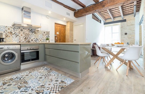 La Seu Apartment | CATHEDRAL LUXURY 2BR, 2BA, BALCONIES, AC, Wifi
