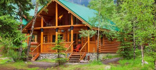 Field Cabin | Cathedral Mountain Lodge