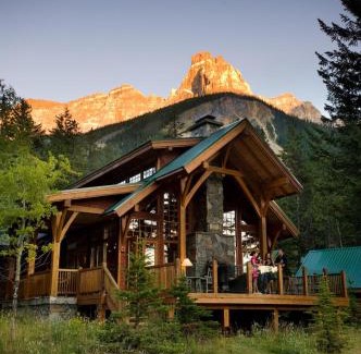 Field Cabin | Cathedral Mountain Lodge