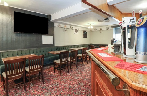 Murton Cottage | CATHEDRAL ROOM, pet friendly, with a garden in Murton, County Durham