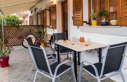 Poros Apartment | Catherine Blue Suite 2 - 4 minutes off the beach