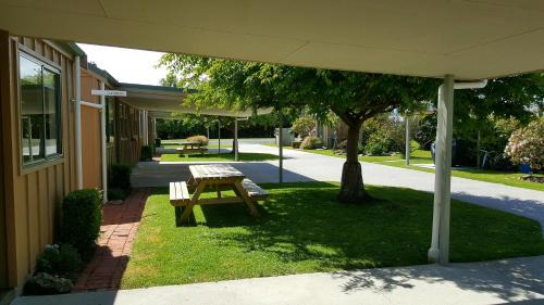 Owaka Hotel | Catlins Area Motel