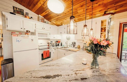 Tannersville Ski Chalet | Catskill Chalet: Hunter Mtn Hideaway w/Hot Tub