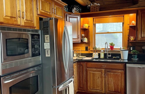 Bovina Center Ski Chalet | Catskill Mountaintop Log Retreat - A quiet nature retreat