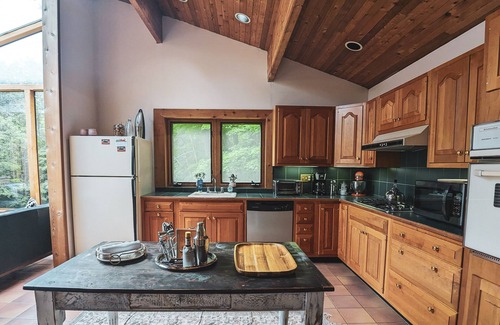New Kingston Ski Chalet | Catskill Mountain Cabin - Hot Tub, Sauna, Game Room and Pond, min. to ski & town
