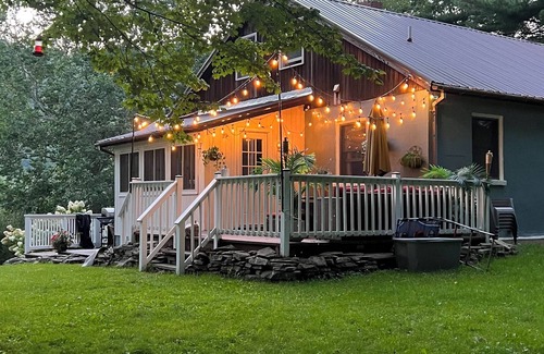 East Branch Ski Chalet | Catskills Cozy Chalet Near The Delaware River Hot tub, Fire pit and Soaking Tub