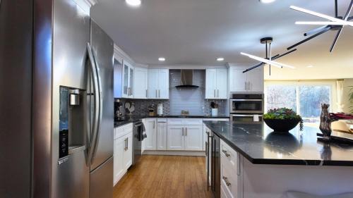 Round Top House | Catskills Escape Hot Tub Massage Chairs & Games