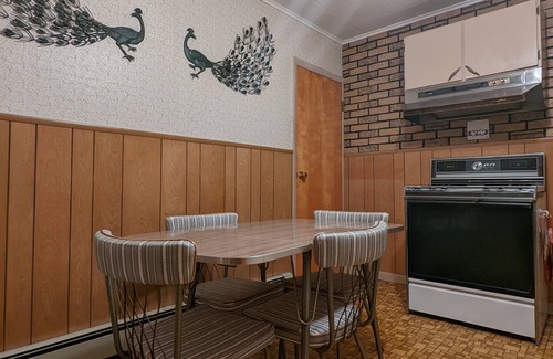 Catskill House | Catskills Estate with OUTDOOR SHOWER, HOT TUB, SAUNA, BAR, GYM, DOG RUN & EV HUB