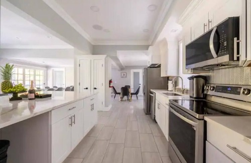 Mountain Dale House | Catskills Villa: Best for Gatherings Sleeps 30+nn