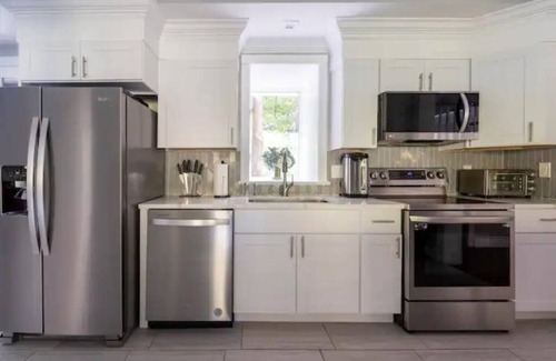 Mountain Dale House | Catskills Villa: Best for Gatherings Sleeps 30+nn