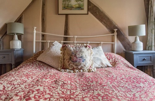 Biddenden Cottage | Catslide Cottage - a holiday let that sleeps 8 guests in 4 bedrooms