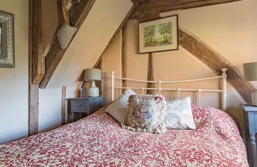Biddenden Cottage | Catslide Cottage - a holiday let that sleeps 8 guests in 4 bedrooms