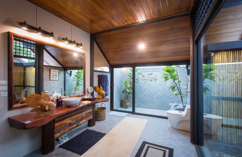 Ayutthaya Hotel | Cattani's Riverside Home