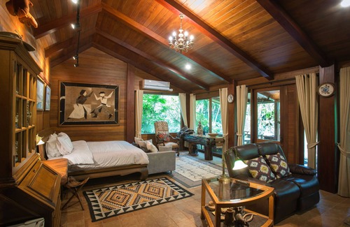 Ayutthaya Hotel | Cattani's Riverside Home