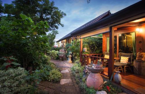Ayutthaya Villa | Cattani's Riverside Home