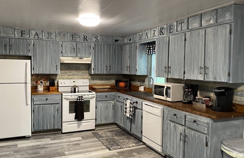 Caulfield Other | Caulfield Cottage next to Cloud9 Ranch!