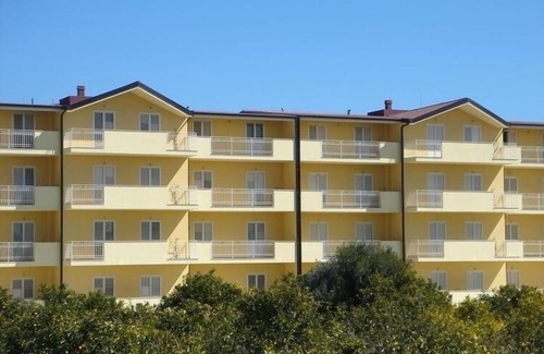 Marina di Caulonia Apartment | Caulonia Marina apartment with AC & swimming pool only 5 minutes to the beach!