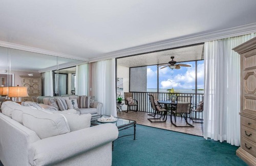 Punta Rassa House | Causeway Dreams & Sanibel Sunsets