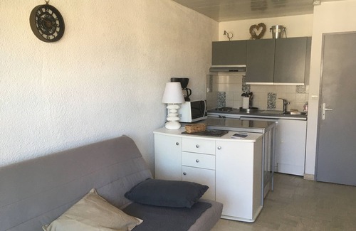 Cavaliere Apartment | Cavalaire - Studio-conditioned cabin SEA downtown at 100 meters from the beach