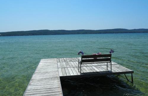 Honor House | Cavalier Cottage - Private Lakefront W Kayaks!