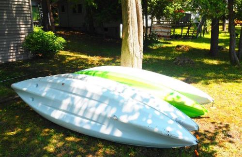 Honor House | Cavalier Cottage - Private Lakefront W Kayaks!