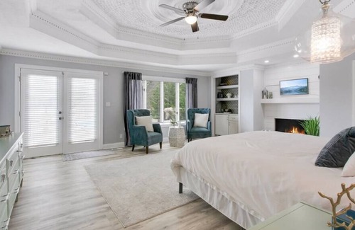 Portsmouth House | Cavalier Manor on Crystal Lake