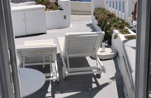 Imerovigli House | Cave 2bedroom Suite with Hot Tub by Zenith Blue