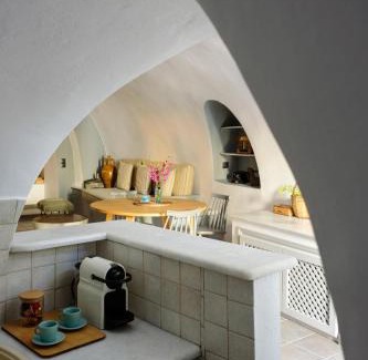 Finikia House | Cave house mARTrona
