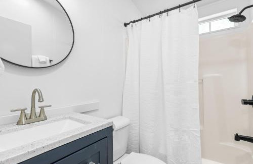 Dunsmuir Apartment | Cave Springs Resort