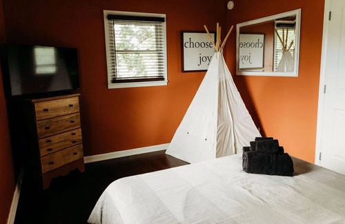 Rock Island House | Cavernland Cottage - Cozy & modern home w/in minutes of Rock Island State Park!