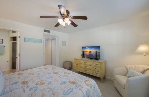 Holmes Beach Condo | Cayman Cay 107 2 Bedroom Condo by RedAwning