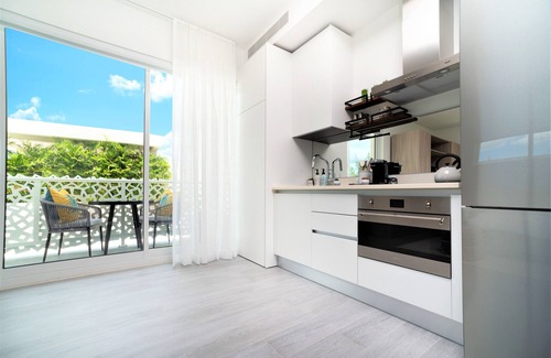 Seven Mile Beach Apartment | Cayman Luxury Rentals at The Grove