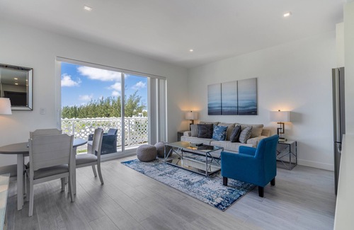 Seven Mile Beach Apartment | Cayman Luxury Rentals at The Grove