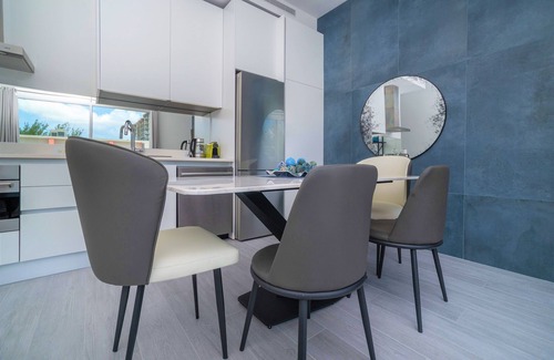Seven Mile Beach Apartment | Cayman Luxury Rentals at The Grove